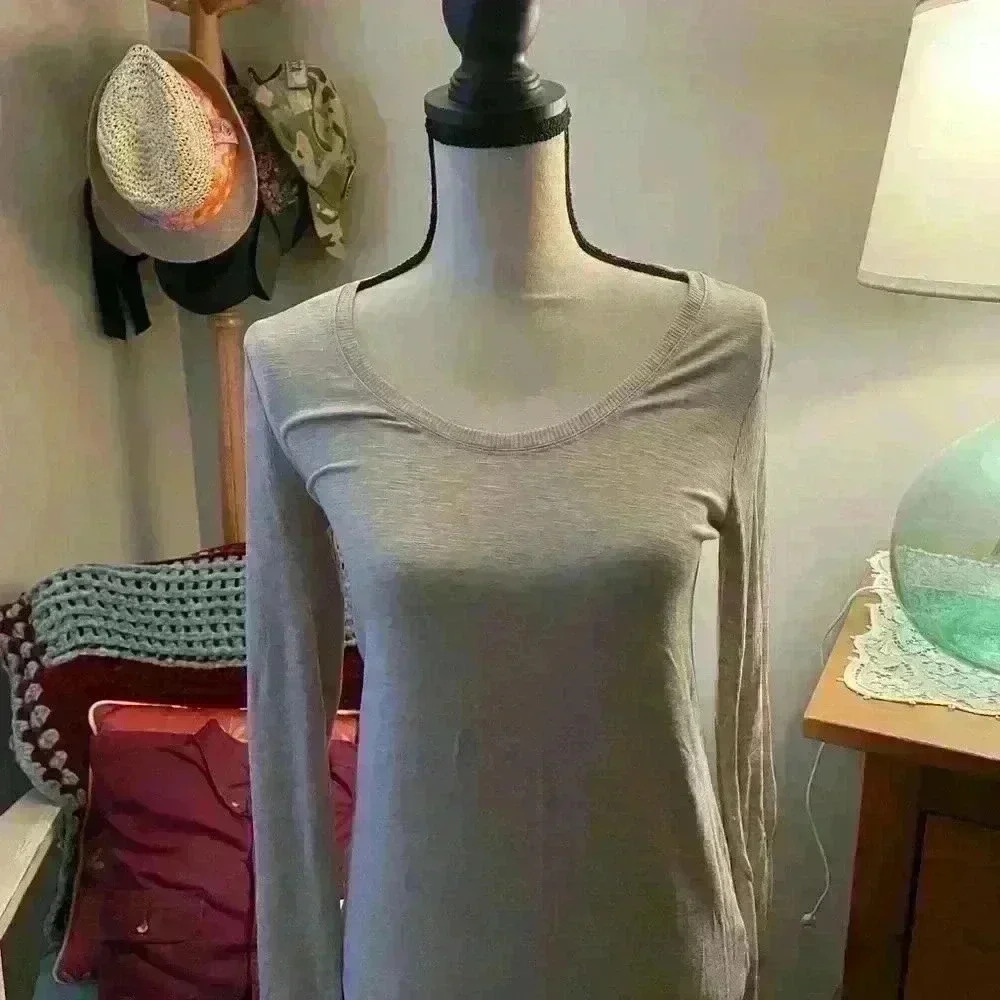 White House Black Market Top NWT